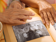 Atencions de teràpia ocupacional per a persones grans amb demència