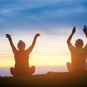 Beneficis del ioga per a la gent gran